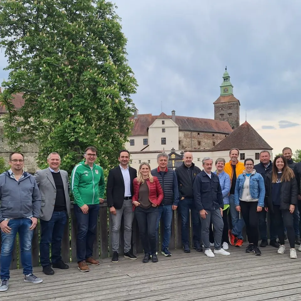 Team der Wirtschaftsagentur Burgenland bei einem Firmenevent auf Burg Schlaining